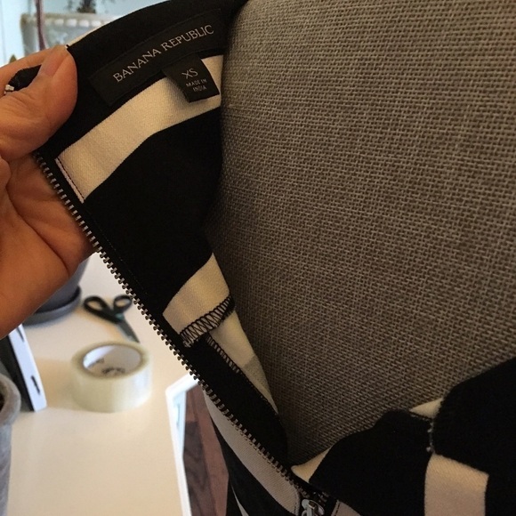 New - Banana Republic top - Picture 3 of 3